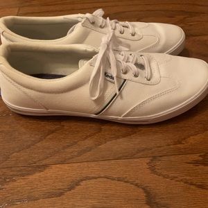 Keds size 10 canvas shoe with navy detail